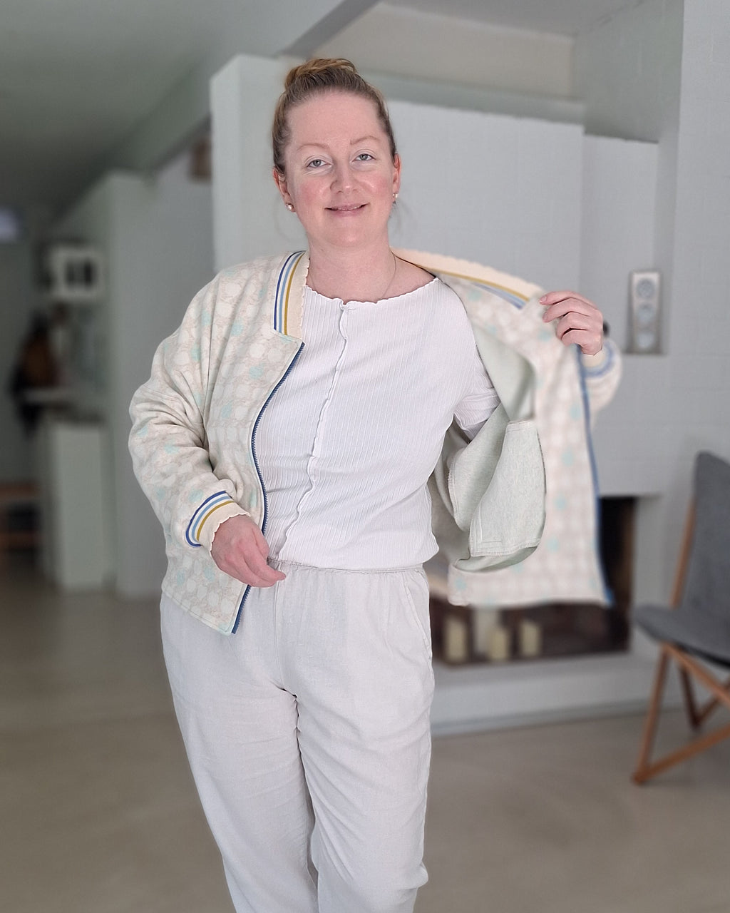 MØLNA – Collegejacke Damen nähen | Schnittmuster PDF | kurze Jacke mit eckigen Einsatz | Größe 30–60 | SEAMONE