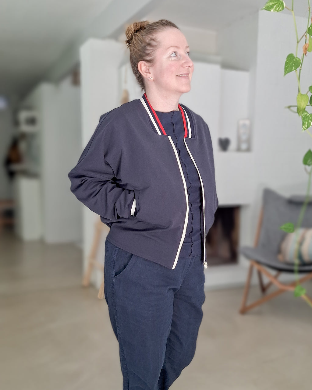 MØLNA – Collegejacke Damen nähen | Schnittmuster PDF | kurze Jacke mit eckigen Einsatz | Größe 30–60 | SEAMONE