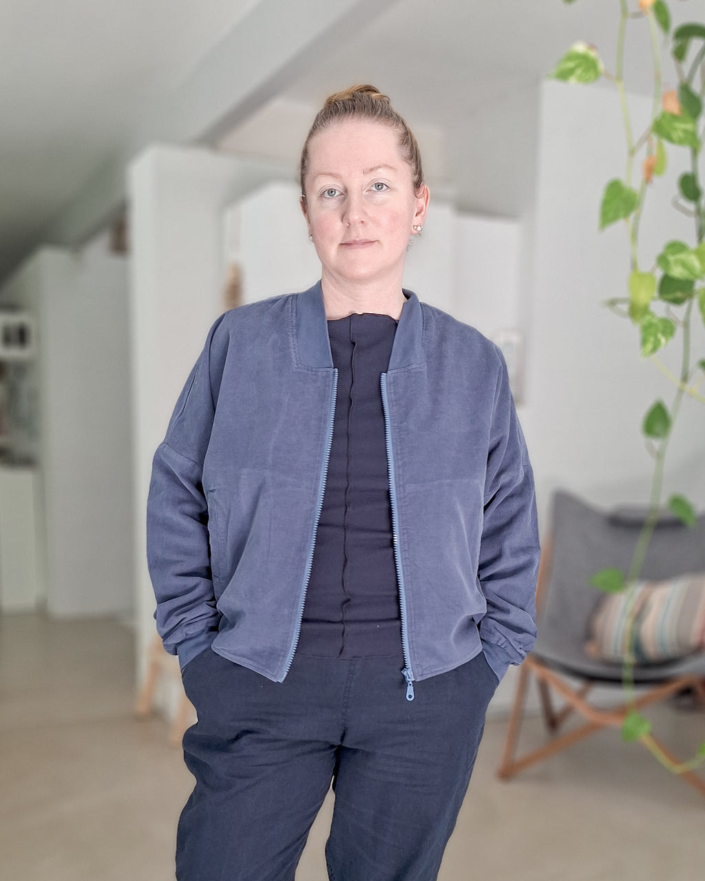MØLNA – Collegejacke Damen nähen | Schnittmuster PDF | kurze Jacke mit eckigen Einsatz | Größe 30–60 | SEAMONE