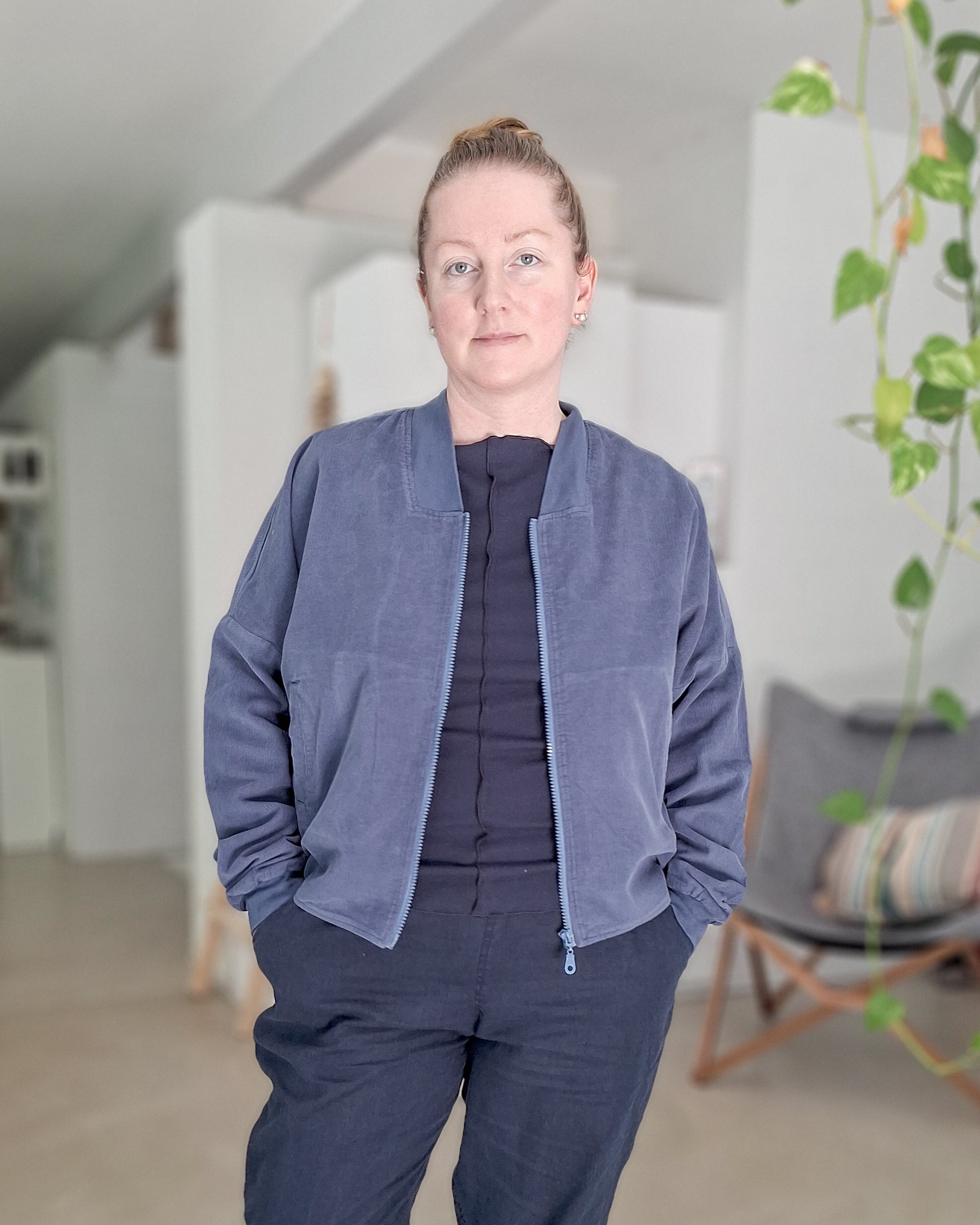 MØLNA – Collegejacke Damen nähen | Schnittmuster PDF | kurze Jacke mit eckigen Einsatz | Größe 30–60 | SEAMONE