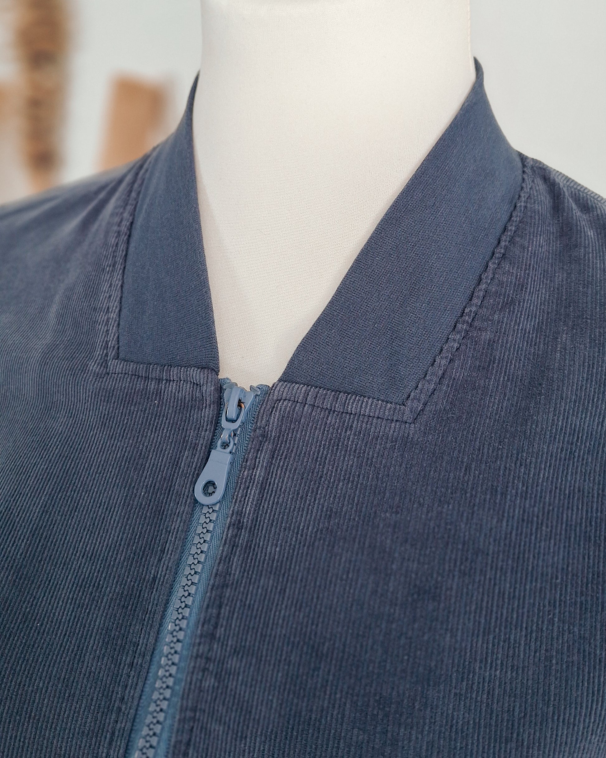 MØLNA – Collegejacke Damen nähen | Schnittmuster PDF | kurze Jacke mit eckigen Einsatz | Größe 30–60 | SEAMONE