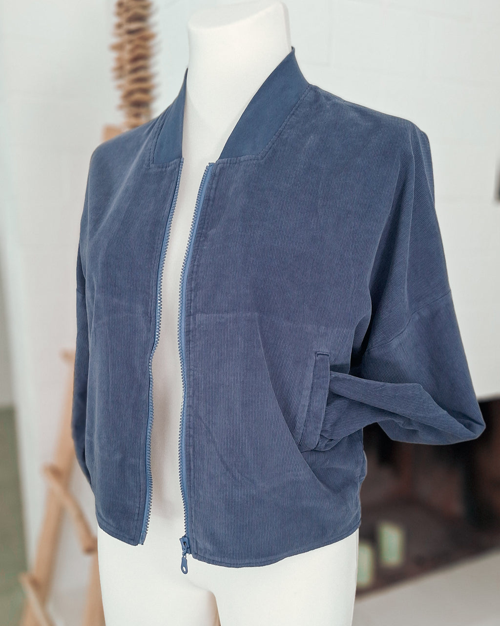 MØLNA – Collegejacke Damen nähen | Schnittmuster PDF | kurze Jacke mit eckigen Einsatz | Größe 30–60 | SEAMONE