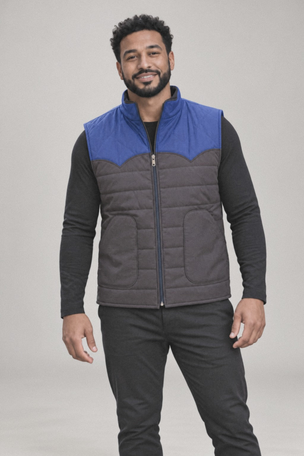 Vendla men's reversible gilet, sewn – front view, grey quilted gilet with blue yoke and stand-up collar