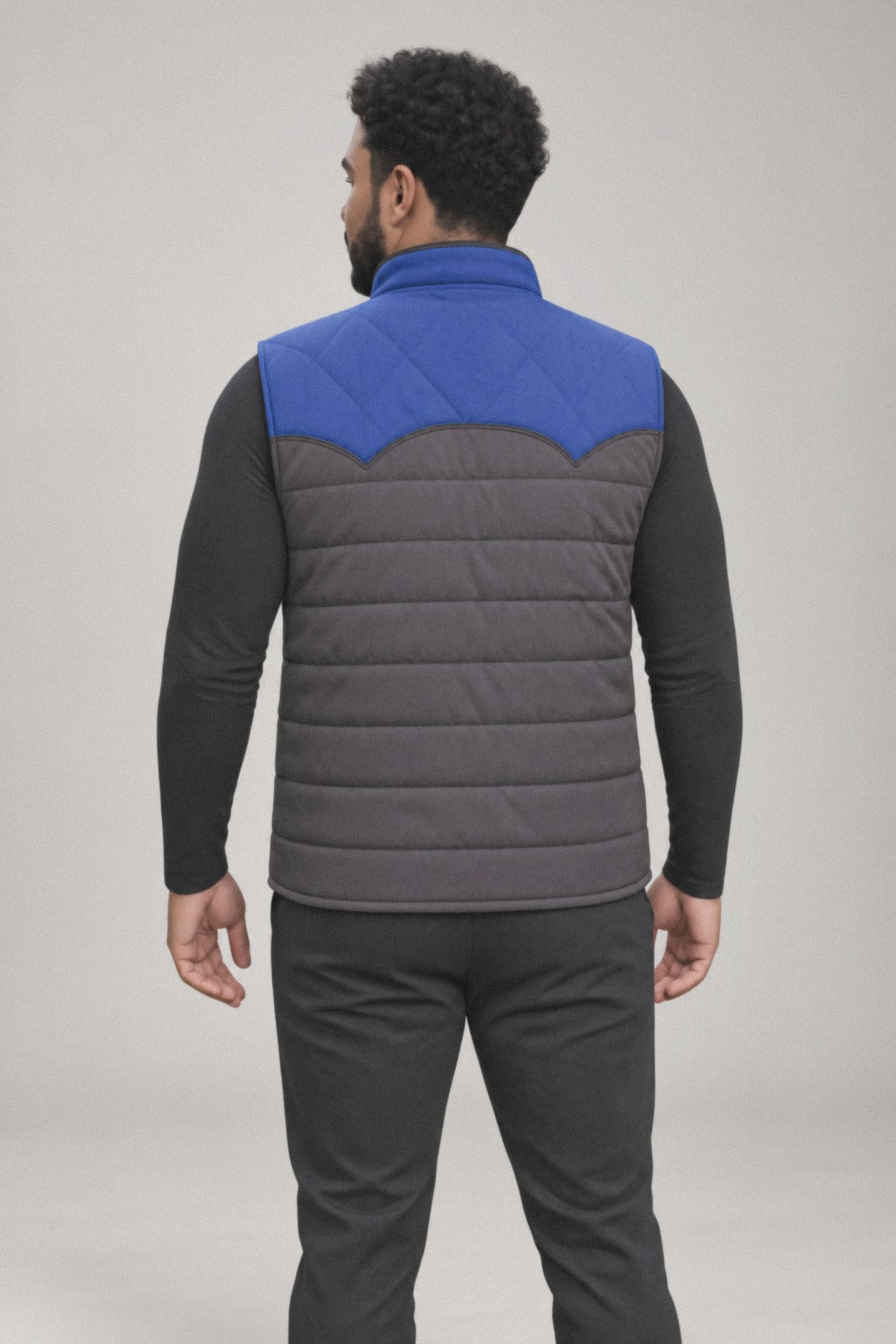 Vendla men's gilet – back view with curved blue yoke and quilting