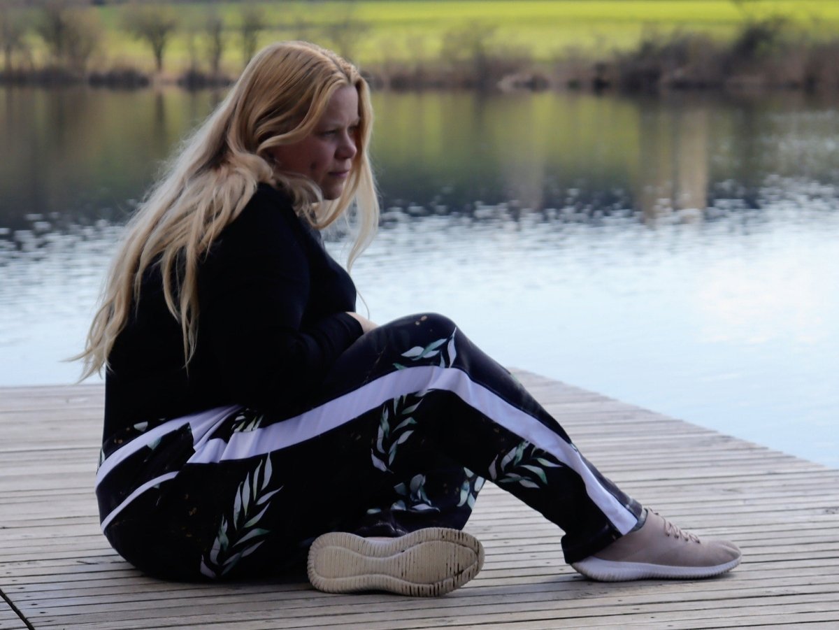 HÅLIN – Jogginghose Damen digitales Schnittmuster als PDF download | mit Seitenstreifen & Teilungsdetails | Größe 46–62 | SEAMONE – Damen A4 + A0 + Beamer PDF Schnittmuster | SEAMONE