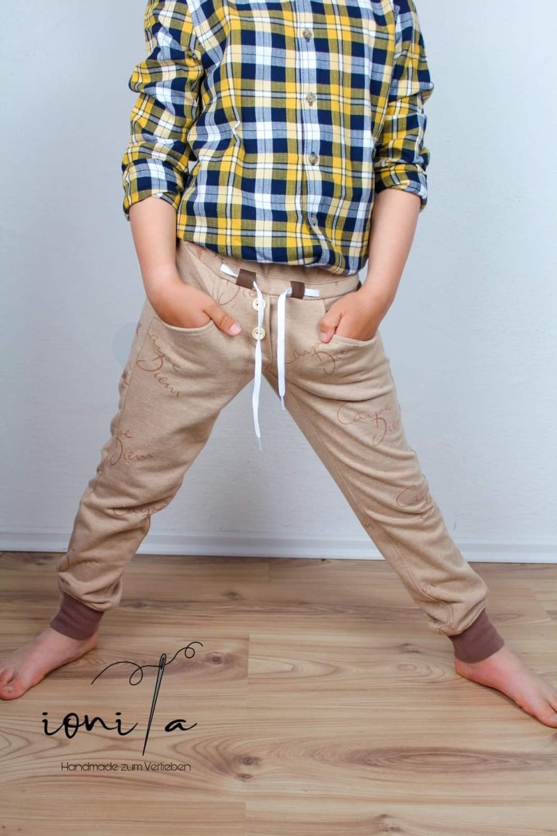 HÅLIN – Jogginghose Kinder digitales Schnittmuster als PDF download | mit Seitenstreifen & Teilungsdetails | Größe 86–164 | SEAMONE – Kinder A4 + A0 + Beamer PDF Schnittmuster | SEAMONE