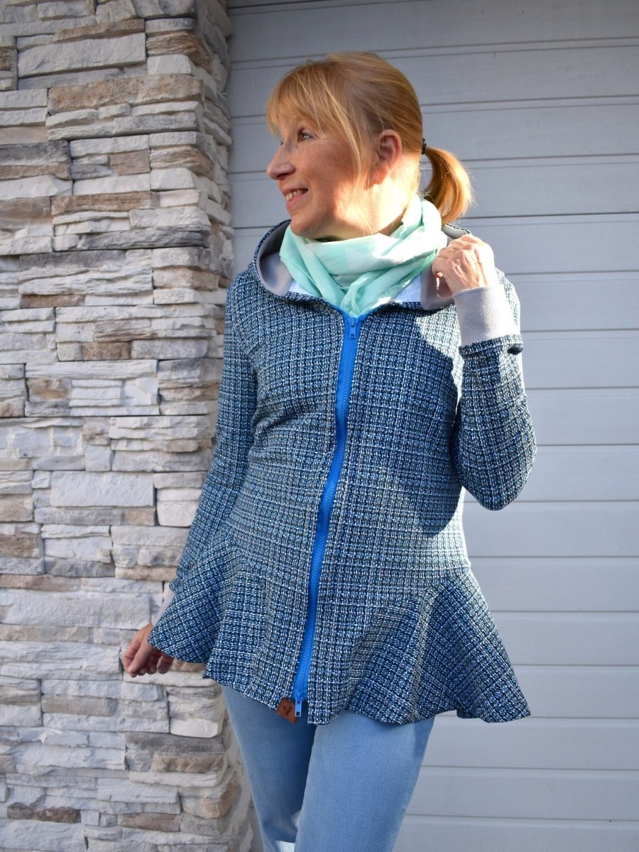 VISBY – Sweatjacke Damen digitales Schnittmuster als PDF download | mit Volant & Kapuze oder Stehkragen | Größe 32–48 | SEAMONE – Damen A4 + A0 + Beamer PDF Schnittmuster | SEAMONE