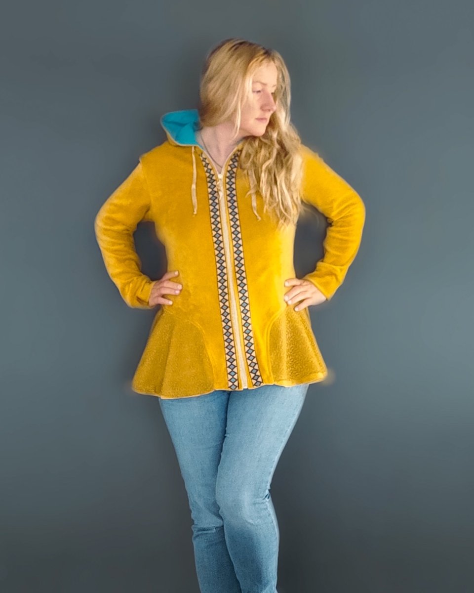 VISBY – Sweatjacke Damen digitales Schnittmuster als PDF download | mit Volant & Kapuze oder Stehkragen | Größe 32–48 | SEAMONE – Damen A4 + A0 + Beamer PDF Schnittmuster | SEAMONE