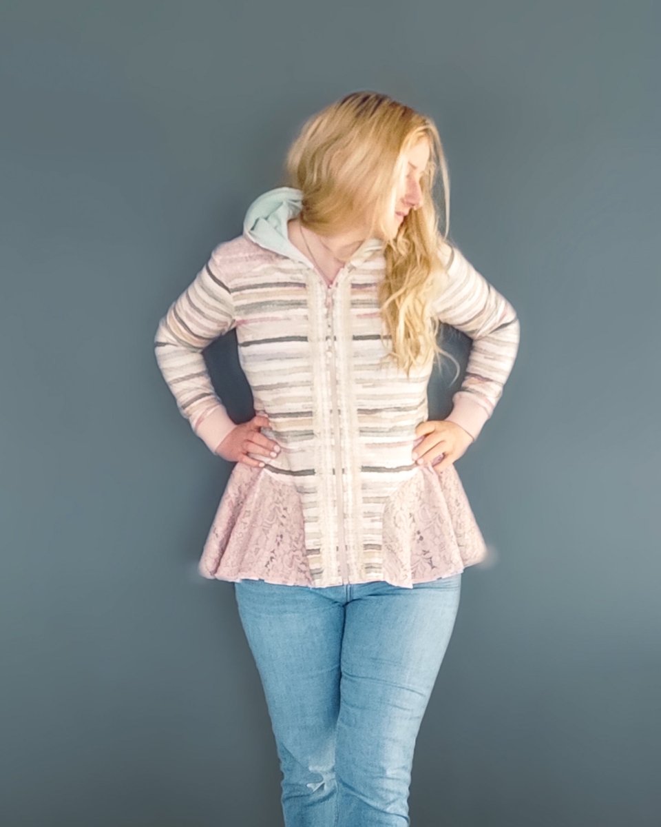 VISBY – Sweatjacke Damen digitales Schnittmuster als PDF download | mit Volant & Kapuze oder Stehkragen | Größe 32–48 | SEAMONE – Damen A4 + A0 + Beamer PDF Schnittmuster | SEAMONE